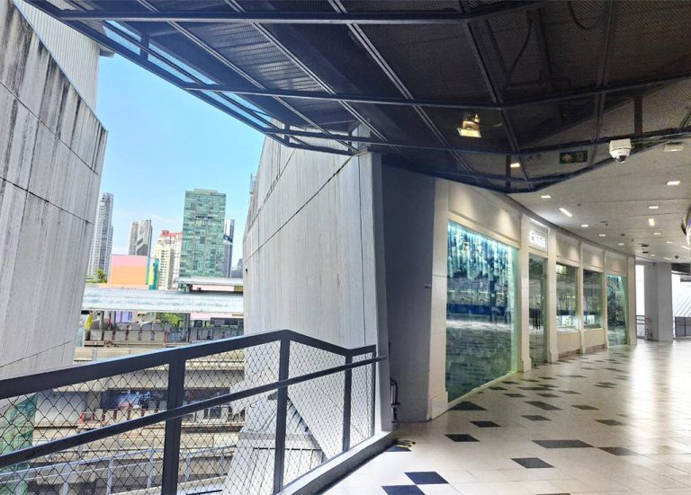 Exterior View Of Treasure Spa Siam Square One Overlooking BTS Siam And Bangkok Skyline